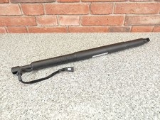 Używany, BMW 6 G32 Gran Turismo 2017 Tył lewy Pomoc wciąganiu Tylna klapa Pokrywa bagażnika na sprzedaż Używany, BMW 6 G32 Gran Turismo 2017 Tył lewy Pomoc wciąganiu Tylna klapa Pokrywa bagażnika na sprzedaż  PL