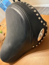 Assento cravejado original Harley Davidson Heritage SOFTAIL BOM! Pillion comprar usado  Enviando para Brazil