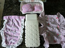 Antigo Barbie Deluxe Casa dos Sonhos Vitoriana Sofá de Vime Colchas Travesseiros Usados comprar usado  Enviando para Brazil