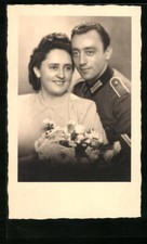 Foto-Postal General El Ejército En Uniforme Y Mujer con Flores comprar usado  Enviando para Brazil