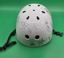 Capacete de skate Triple Eight 🛹 assinado com vários autógrafos raro colecionável comprar usado Capacete de skate Triple Eight 🛹 assinado com vários autógrafos raro colecionável comprar usado  Enviando para Brazil