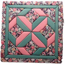 Usado 11 1/2 pés quadrados Colcha de espuma/padrão estrela/verde, rosa, multi floral o/preto comprar usado Usado 11 1/2 pés quadrados Colcha de espuma/padrão estrela/verde, rosa, multi floral o/preto comprar usado  Enviando para Brazil