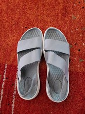 Crocs sandalen grau gebraucht kaufen  Mannheim