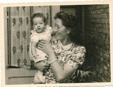 Usado, Snapshot femme avec bébé woman and baby vintage vernacular  comprar usado  Enviando para Brazil