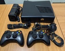 Console Xbox 360 preto S Slim 4GB + 2 controles + 2 recargas LEIA A DESCRIÇÃO, usado comprar usado  Enviando para Brazil