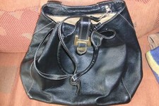 Damenhandtasche schwarz genuin gebraucht kaufen  Lohmar