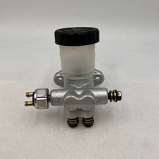 Brake master cylinder d'occasion  Expédié en Belgium