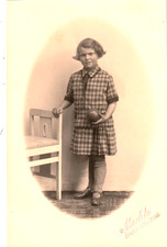 Mädchen steht ball gebraucht kaufen Mädchen steht ball gebraucht kaufen  Elsoff, Rehe, Oberroßbach