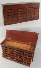 Antigo relojoeiro miçangas moeda botão mármore coleção 20 gavetas armário baú  comprar usado Antigo relojoeiro miçangas moeda botão mármore coleção 20 gavetas armário baú  comprar usado  Enviando para Brazil