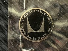 Medalhão vintage Herman Miller “Designed By Charles Eames” para cadeiras mesas, usado comprar usado  Enviando para Brazil