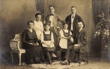 Foto Ak Wernesgrün Steinberg im Vogtland, Portrait der Familie... - 4294318 comprar usado  Enviando para Brazil