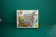 Lot figurines boite d'occasion  Scorbé-Clairvaux