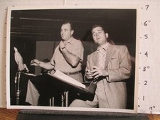Usado, Foto de TV CBS 1950 PERRY COMO SHOW estúdio ensaio diretor musical comprar usado  Enviando para Brazil