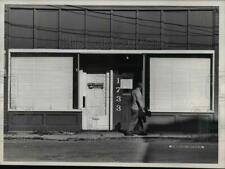 1975 Press Photo The Massage Parlor - cva66298 comprar usado 1975 Press Photo The Massage Parlor - cva66298 comprar usado  Enviando para Brazil