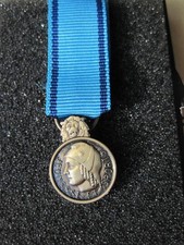 Médaille miniature jeunesse usato Médaille miniature jeunesse usato  Spedire a Italy