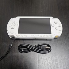 Console Sony  PSP 1004 bianca Schermo IPS Testato funzionante + cavo ricarica na sprzedaż Console Sony  PSP 1004 bianca Schermo IPS Testato funzionante + cavo ricarica na sprzedaż  Wysyłka do Poland