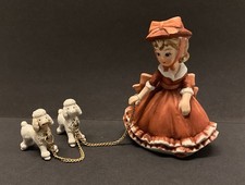 Usado, Chapéu social vintage menina andando poodles estatueta cerâmica cachorros brancos cor ferrugem comprar usado  Enviando para Brazil