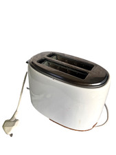 Torradeira branca usada 2 fatias com detalhes marrons e tampo de aço inoxidável, usado comprar usado Torradeira branca usada 2 fatias com detalhes marrons e tampo de aço inoxidável, usado comprar usado  Enviando para Brazil