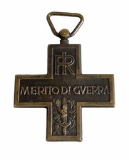 Medaglia croce merito usato  Milano
