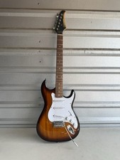 Guitarra elétrica Silverstone, usada, marrom degradê. Estojo não incluído. comprar usado  Enviando para Brazil