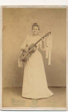 Mulhouse women guitarist d'occasion  Expédié en Belgium