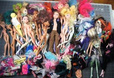 Hugh Monster High Lote 5 Completo? Faltan 30 piezas ropa y accesorios segunda mano  Embacar hacia Mexico
