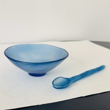 Tigela e colher vintage de resina azul dos anos 90 com desenhos de dinossauro comprar usado Tigela e colher vintage de resina azul dos anos 90 com desenhos de dinossauro comprar usado  Enviando para Brazil