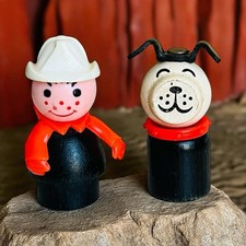 Vintage lata 70. Fisher-Price Little People drewniany strażak i pies na sprzedaż  Wysyłka do Poland