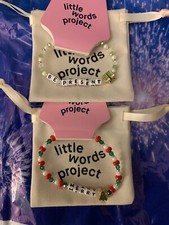 Little Words Project Holiday Merry & Be Present 2 pulseiras de miçangas tamanho M/L novas comprar usado  Enviando para Brazil