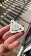 Targhetta prada triangolo usato  Roma