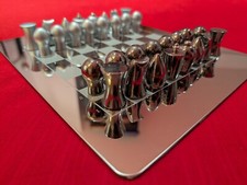 Conjunto de xadrez contemporâneo de metal em tabuleiro de vidro comprar usado  Enviando para Brazil