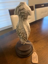 Busto social manequim James Haddon esculpido à mão em madeira 10” de altura em suporte pintado comprar usado  Enviando para Brazil