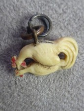 Amusant petit pendentif d'occasion  Pézilla-la-Rivière