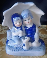 Estatueta vintage Delft Bluecolor Holanda pintada à mão casal sob guarda-chuva com filhote comprar usado  Enviando para Brazil