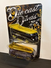 CS Customs, Hot Wheel 5th Annual Divas Divas Drag Bus comprar usado  Enviando para Brazil