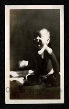 FOTO INSTANTÂNEA ANTIGA/VINTAGE BEBÊ EMBAÇADA FORA DE FOCO NO QUARTO ESCURO - M967 comprar usado  Enviando para Brazil