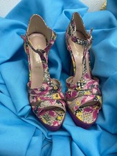Scarpe com tacco usato  Zone