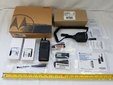 Rádio digital Motorola DP2400e com 2 baterias, clipes e alto-falante remoto não usado comprar usado  Enviando para Brazil