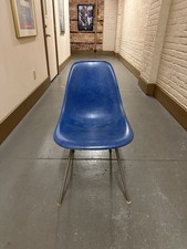 Cadeira de fibra de vidro vintage Eames Herman Miller concha lateral rara azul base H MCM comprar usado  Enviando para Brazil