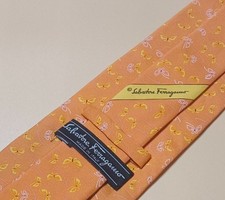Gravata masculina Salvatore Ferragamo de seda laranja estampa de borboleta feita na Itália comprar usado  Enviando para Brazil