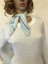 Foulard carré soie d'occasion  Le Péage-de-Roussillon
