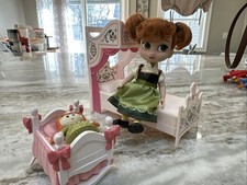 MINI BONECA ANNA FROZEN COLEÇÃO ANIMATORS DA DISNEY - Cama, berço comprar usado  Enviando para Brazil
