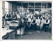 1940 Photo People Office Business Desk WirePhoto lata de lixo sorrindo comprar usado  Enviando para Brazil