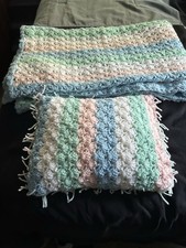 LINDO COBERTOR DE BEBÊ DE CROCHÊ FEITO À MÃO/AFEGÃO MULTICOLORIDO COM TRAVESSEIRO  comprar usado  Enviando para Brazil