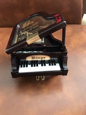 Caixa de música vintage/caixa de anel em forma de piano toca uma melodia/decoração comprar usado Caixa de música vintage/caixa de anel em forma de piano toca uma melodia/decoração comprar usado  Enviando para Brazil