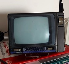 Televisore mini portatile usato  Calvizzano