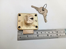 Fechadura de armário Yale 076 latão 51mm x 44mm 2 chaves (2793) reversível, usado comprar usado  Enviando para Brazil