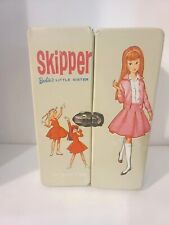 1964 Barbie & Skipper estojo de transporte com gavetas de guarda-roupa item de colecionador  comprar usado  Enviando para Brazil