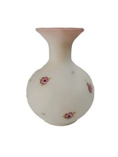 Vaso de vidro acetinado branco Fenton assinado por artista design floral framboesa selo duplo comprar usado  Enviando para Brazil