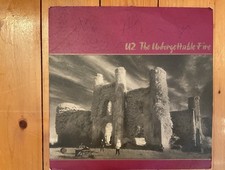 U2 UNFORGETTABLE FIRE FULLY SIGNED BONO comprar usado  Enviando para Brazil